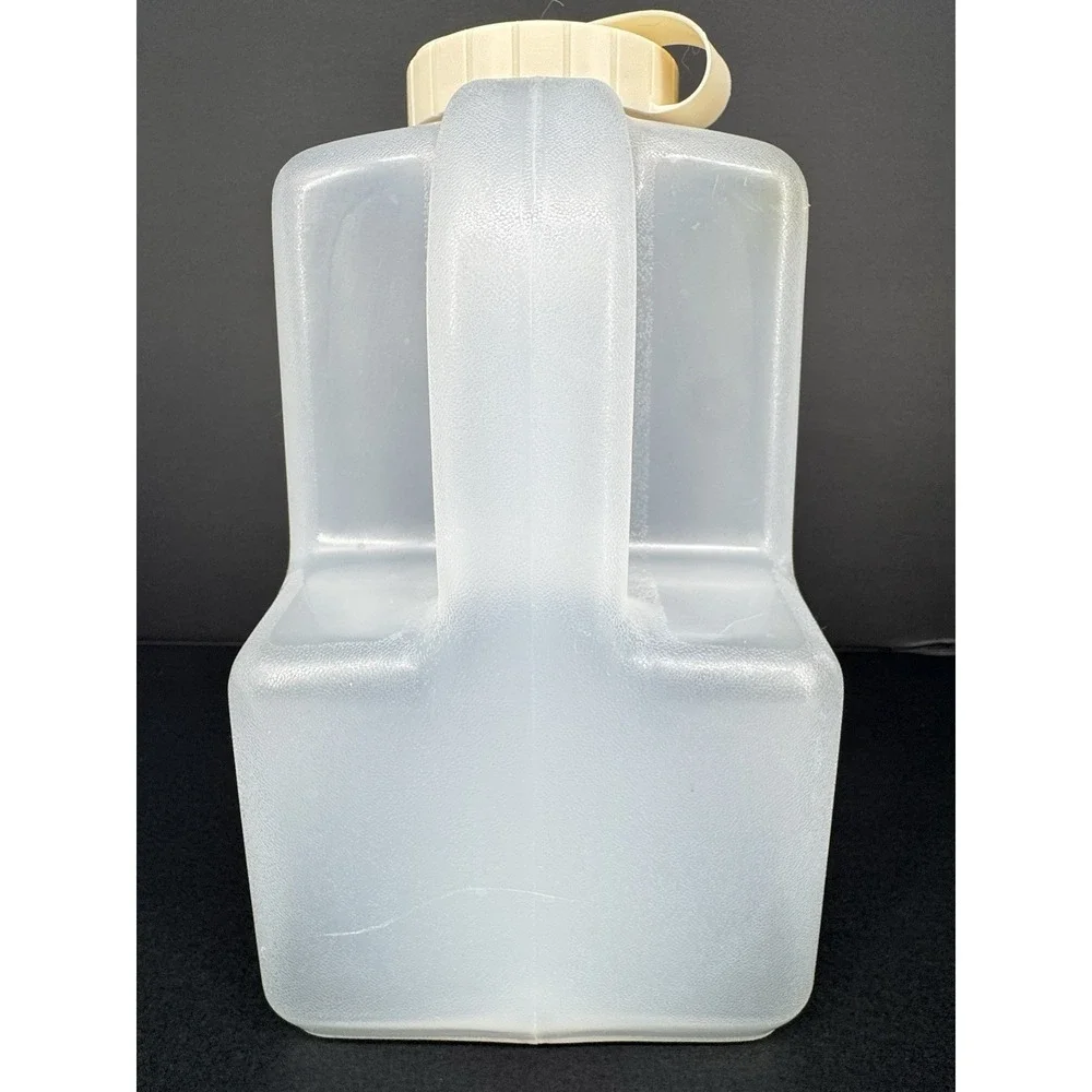 Vtg. Rubbermaid Servin Saver Pitcher/Jug 1 Gallon 4 Qt. #0231 Flip Top Lid‎